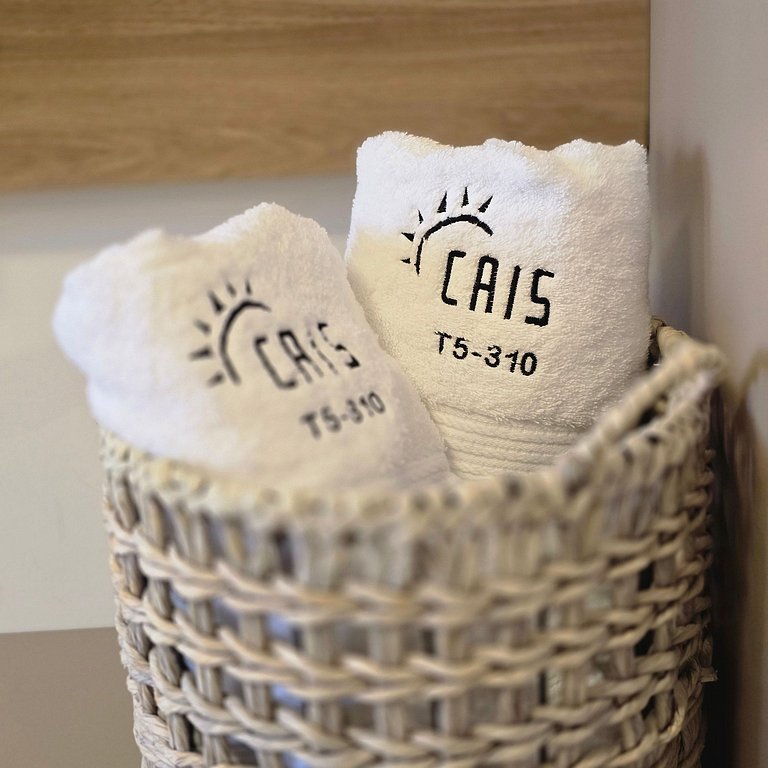 Cais - Golfinho Rooftop |1 qto, by Manta